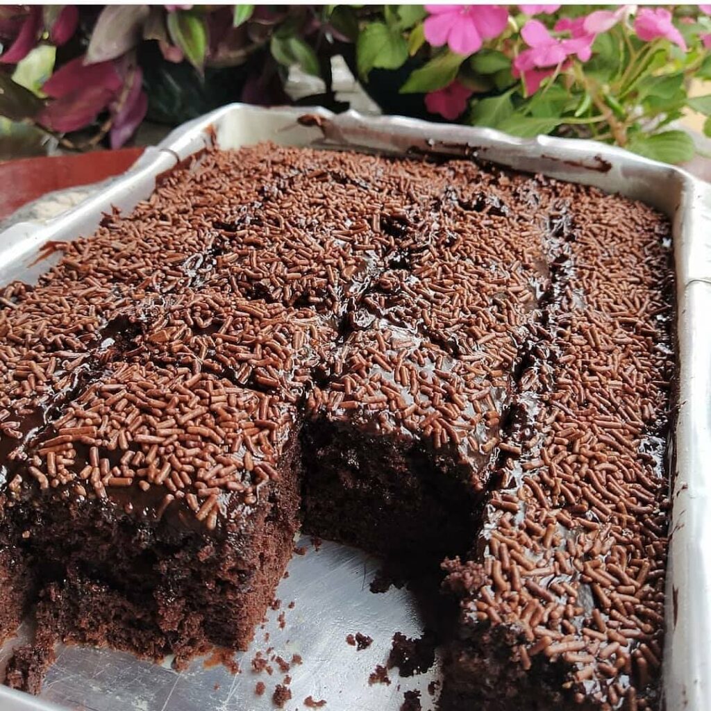 Como Fazer Bolo De Chocolate Fofinho E Umido De Liquidificador ...